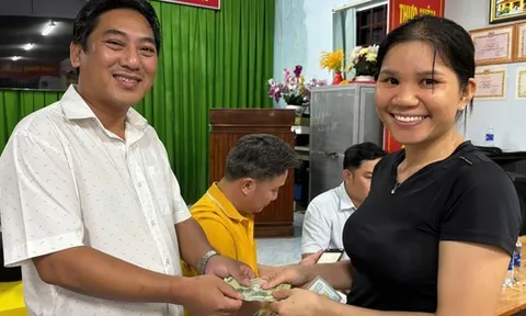 Hơn 100 hộ dân ở một phường tại TP HCM đi nhận tiền Quốc khánh trong đêm