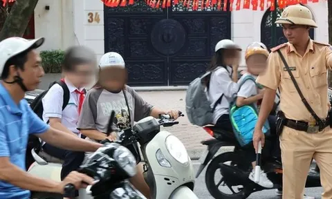 Hàng loạt phụ huynh, học sinh ở Hà Nội bị xử phạt do vi phạm giao thông