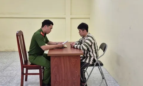 CLIP: Công an TP HCM lấy lời khai TikToker Đoàn Quốc Việt