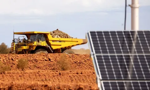 Dự án điện gió lai điện mặt trời khổng lồ thắp sáng “thủ phủ” khai thác vàng