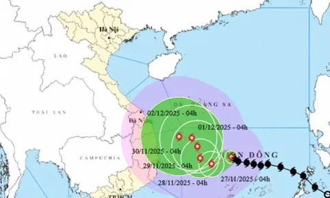 Bão số 15 diễn biến bất ngờ, mạnh lên 4 cấp