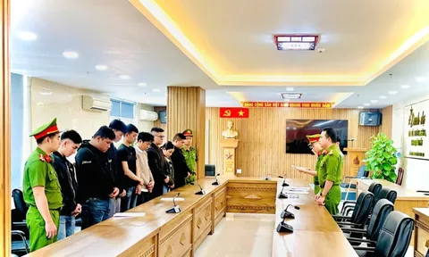 Đường dây tội phạm xuyên quốc gia: Đối tượng câu kết với nhân viên ngân hàng, có bị hại mất 12 tỷ đồng