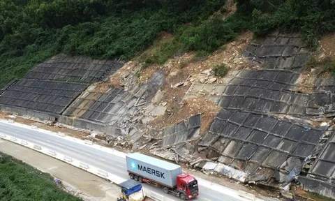 Sau sạt lở nghiêm trọng, tuyến cao tốc La Sơn - Hòa Liên hạn chế phương tiện lưu thông