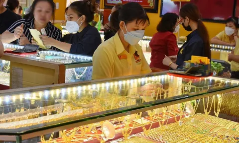 Cuối ngày 9-12, giá vàng miếng SJC và vàng nhẫn tiếp tục giảm mạnh