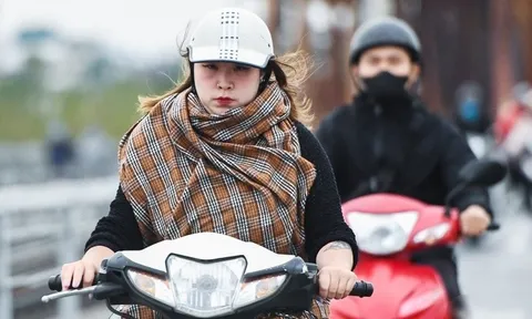 Gió mùa Đông Bắc tràn về, Hà Nội rét căm căm 12 độ C: Thứ Bảy mưa gió, Chủ nhật lạnh buốt