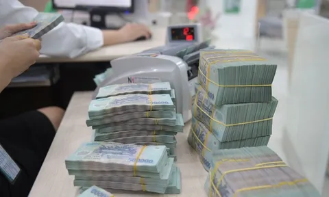 Ngân hàng tất tay 'săn khách' gửi tiền lãi suất cao