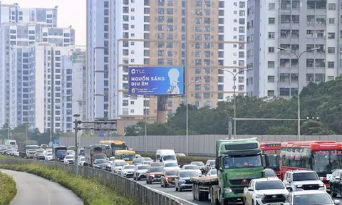 Dòng người ùn ùn trở lại Hà Nội sau kỳ nghỉ Tết Dương lịch 2026