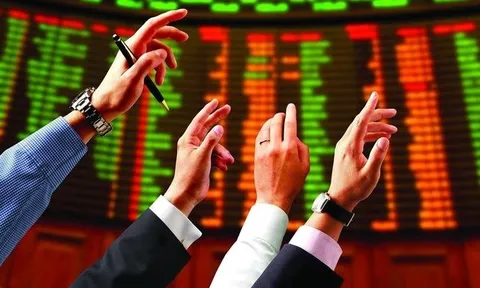 Tự doanh CTCK thẳng tay bán ròng gần 750 tỷ đồng trong phiên VN-Index phá đỉnh, cổ phiếu nào là tâm điểm "xả hàng"?