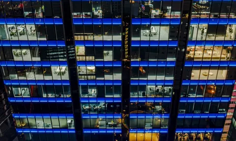 Buổi tối trong các văn phòng ở TP.HCM: VPBank sáng đèn nhiều hơn khách sạn, Viettel vẫn nhộn nhịp sau 20h, nhân viên CJ về đúng giờ