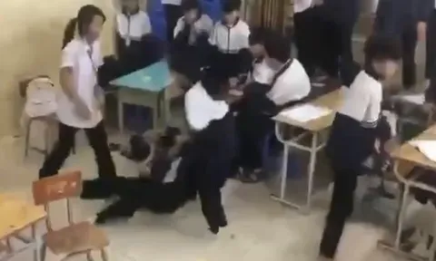 Công an vào cuộc vụ 6 nữ sinh hành hung bạn ngay trong lớp học
