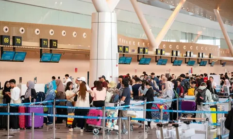 Sân bay Tân Sơn Nhất đón hơn 160.000 khách, cao nhất lịch sử