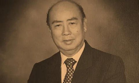 Tỷ phú gốc Hoa đào tạo người kế nghiệp bằng cách đưa con nhỏ đi họp cùng