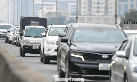 Hà Nội mùng 2 Tết: Cửa ngõ phía Nam ùn tắc cục bộ, nội đô rộng thênh thang