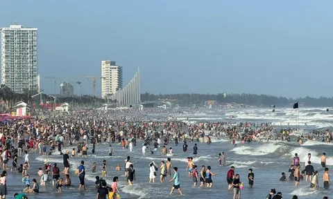 Du khách nườm nượp kéo về biển Vũng Tàu, khách sạn, nhà nghỉ quá tải