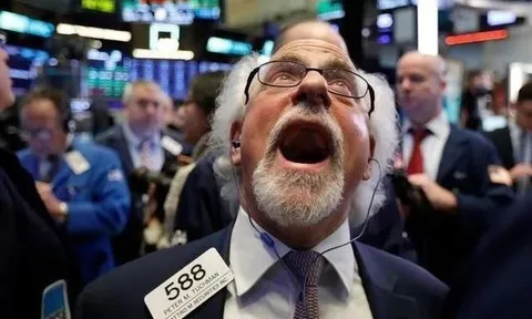 Khối ngoại bán ròng đột biến hơn 1.200 tỷ đồng phiên đầu năm Bính Ngọ, cổ phiếu nào bị "xả" mạnh nhất?