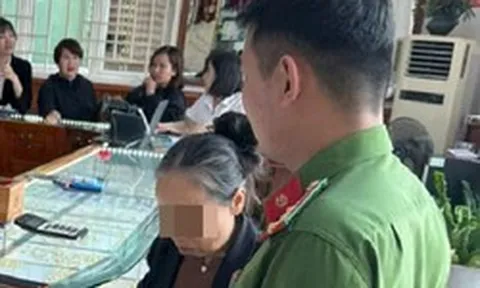 Cụ bà mang 19 chỉ vàng đi bán để chuyển tiền cho kẻ lừa đảo