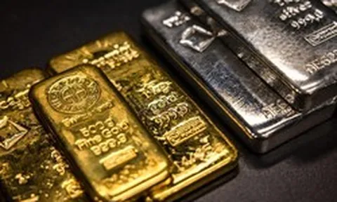 "Cá mập" mạnh tay bán hàng tấn vàng bạc khi giá hồi phục