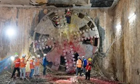 Cỗ máy 850 tấn hoàn tất xuyên qua 4km lòng đất: Tin vui sắp đến cho hàng triệu người dân Thủ đô