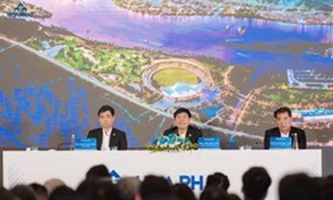 Tỷ phú Trần Đình Long tiết lộ lợi nhuận quý 1/2026 tăng 170%, khẳng định DA Trục đại lộ cảnh quan sông Hồng có vị trí "không thể đẹp hơn"