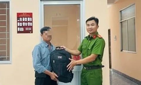 Người đàn ông ở Tây Ninh nhặt được balô chứa nhiều vàng, tiền