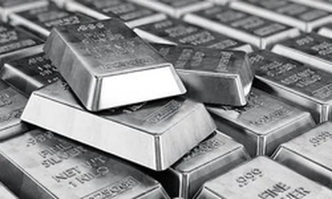 Quỹ bạc do BlackRock quản lý “xả” 100 tấn bạc chỉ trong một tuần