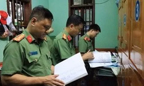 Khởi tố 2 Phó Chủ tịch xã Phùng Văn Quang SN 1979 và Trương Xuân Hữu SN 1983