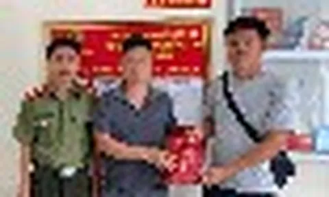 Tài khoản đột ngột nhận được 200.200.000 đồng không rõ người chuyển, Vũ Văn Thìn SN 1988 lập tức rút toàn bộ tiền mặt rồi báo công an