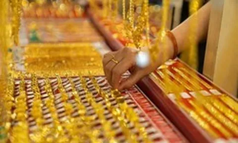 Tối 23/7, giá vàng giảm mạnh