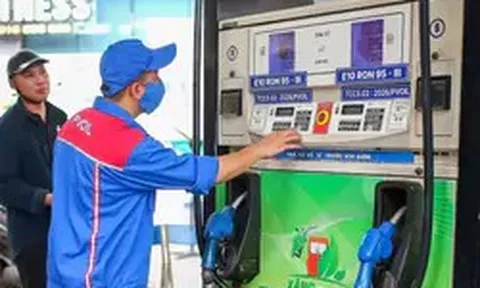 Choáng với doanh thu của 'đại gia' xăng dầu