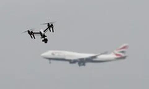 Các nước dựng 'hàng rào' trên không để chặn drone quanh sân bay như thế nào?