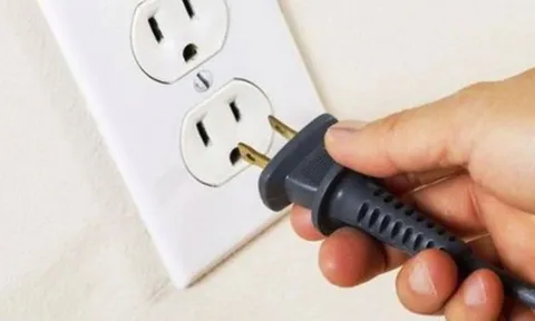 Trước khi đi ngủ, nhớ rút phích cắm 4 thiết bị điện này