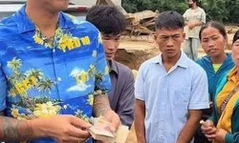 Cách Huấn "Hoa Hồng" trao tiền từ thiện, có dấu hiệu sử dụng sai mục đích
