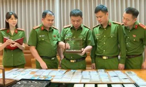 Phá đường dây buôn lậu kim cương xuyên quốc gia: Thủ tướng gửi thư khen