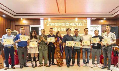 CLB Nhiếp ảnh Khoa học và Cuộc sống tổ chức lớp học Nghiệp vụ Ảnh báo chí cơ bản khóa 1 năm 2022