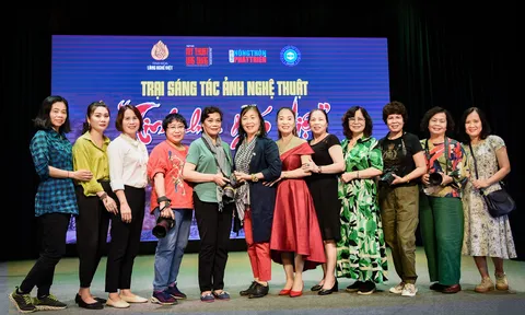 Đài Phát thanh và Truyền hình Hà Nội đưa tin về Trại sáng tác ảnh nghệ thuật "Tinh hoa gốm Việt"