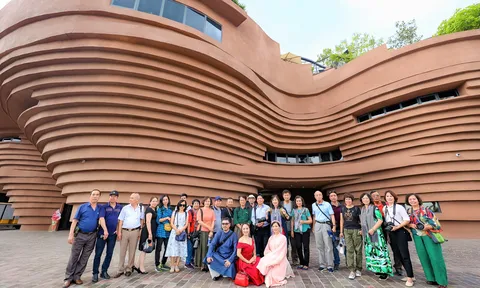 Trại sáng tác ảnh nghệ thuật "Tinh hoa gốm Việt"