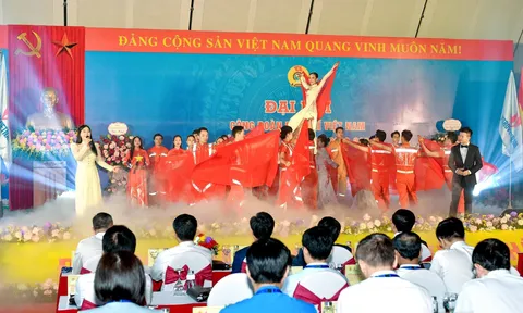 NSƯT Hương Giang cùng dàn sao tỏa sáng tại Chương trình Nghệ thuật “Âm Vang Biển Dầu”