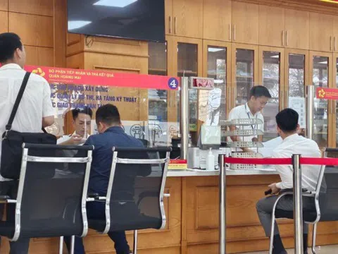 Chế độ với công chức, cán bộ dôi dư khi bỏ cấp huyện