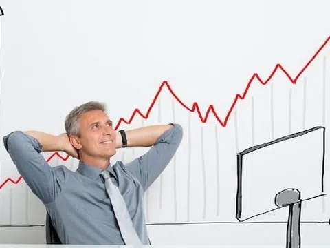 VN-Index tăng một mạch 7 tuần liên tiếp, nhà đầu tư có nên "chốt lời"?