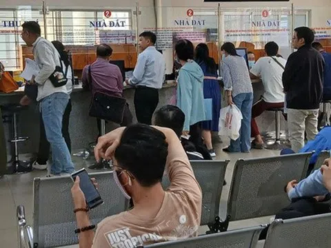 Cán bộ tính thuế nhà đất online ở TP HCM “đứng hình” vì hệ thống tạm ngừng