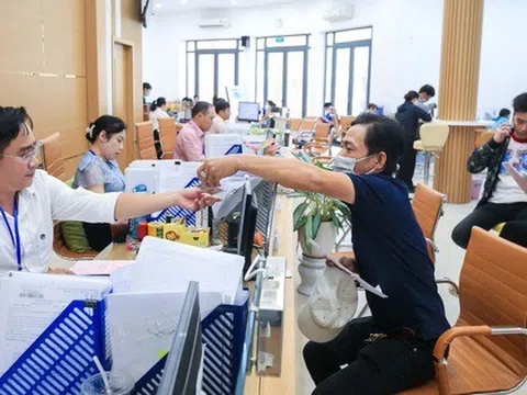 Người nghỉ hưu trước tuổi khi tinh gọn bộ máy được hưởng thêm chế độ gì?
