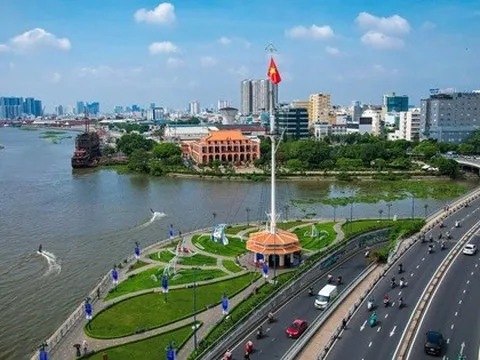 UBND TP HCM thông báo treo cờ Tổ quốc, nghỉ lễ 30-4, 1-5