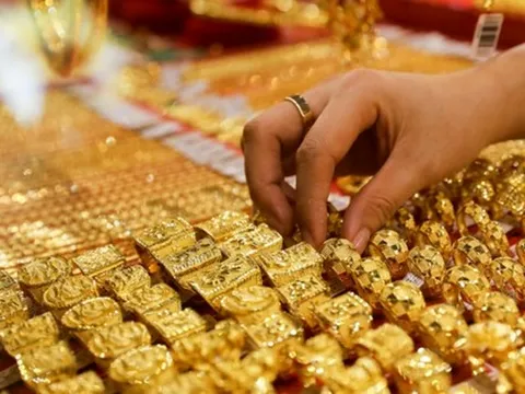 Giá vàng trong nước ngày 5/4 lao dốc không phanh, giá mua vào chỉ còn hơn 96 triệu đồng/lượng