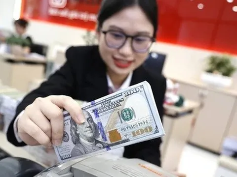 Tỷ giá USD ngày 9/4: Giá USD tự do tăng nóng, ngân hàng tiếp tục niêm yết sát trần