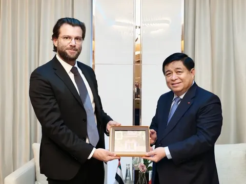 Phó Thủ tướng rất mong muốn Tập đoàn UAE cùng thực hiện một mục tiêu dành cho 1 triệu doanh nghiệp, 5 triệu hộ kinh doanh Việt Nam