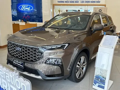 Ford Territory giảm 70 triệu đồng tại đại lý: Xe sản xuất 2025 nhưng giá rẻ hơn Mazda CX-5 2024