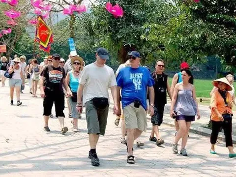 “Nhắm" du lịch làm động lực cho tăng trưởng kinh tế