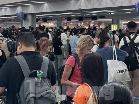 'Cháy khét' vé máy bay dịp 30/4-1/5