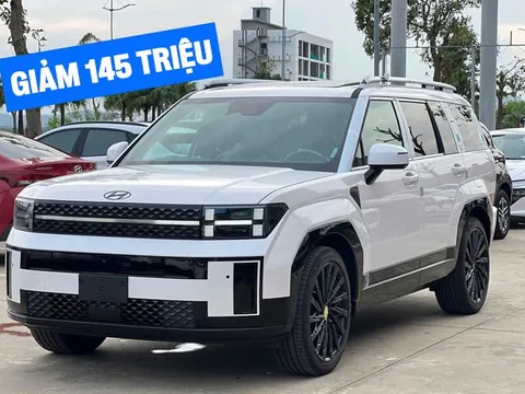 Hyundai Santa Fe "dọn kho" giảm giá 145 triệu đồng tại đại lý: Bản tầm trung còn từ 1,12 tỷ, thêm lựa chọn giá rẻ hơn Everest nhưng phải đánh đổi một thứ khi bán lại