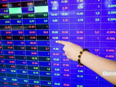 Có nên xuống tiền vào chứng khoán ở thời điểm này?